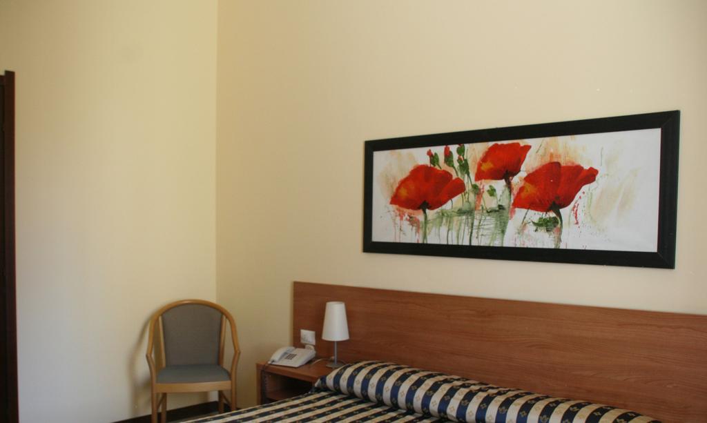 Hotel Ducale Vigevano Kamer foto