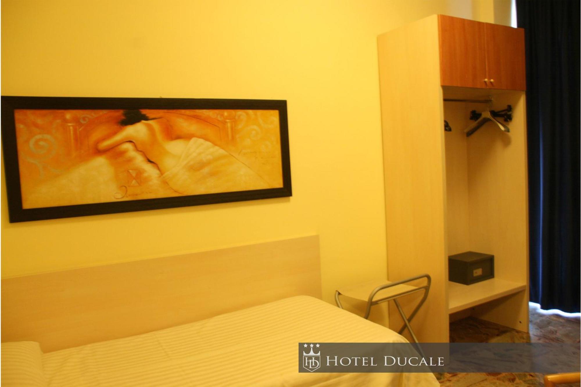Hotel Ducale Vigevano Buitenkant foto