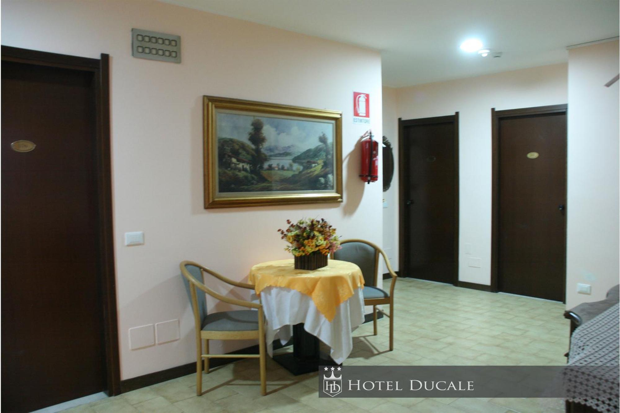 Hotel Ducale Vigevano Buitenkant foto