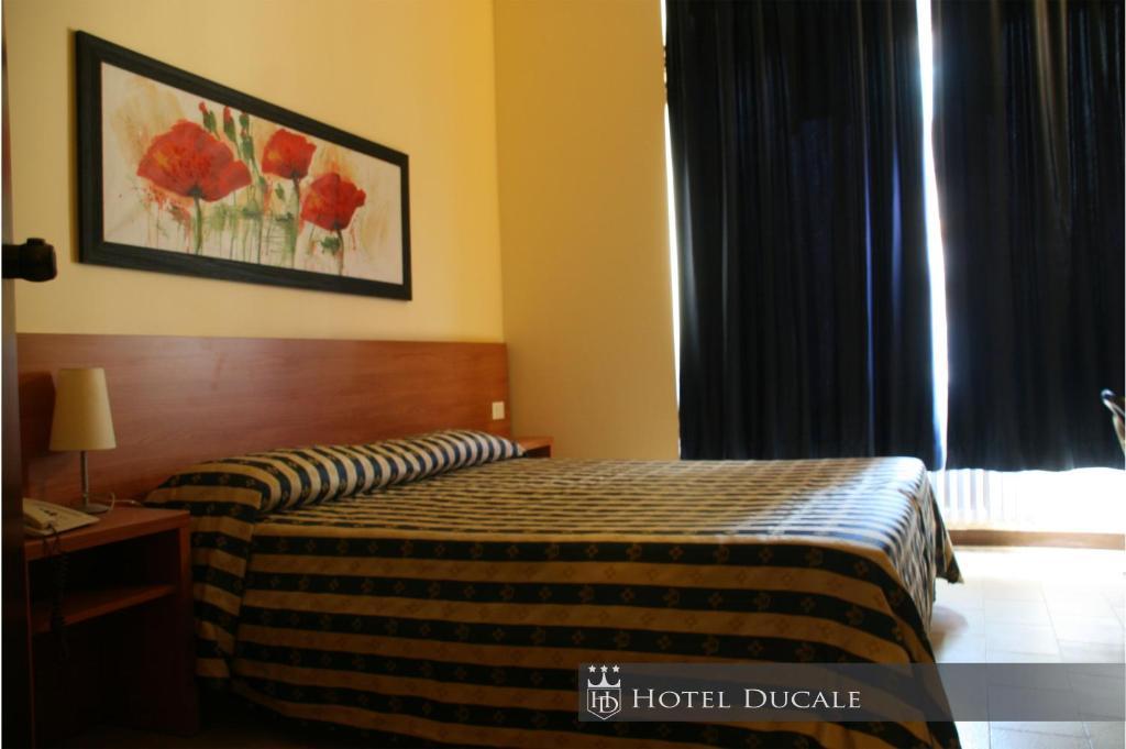 Hotel Ducale Vigevano Kamer foto