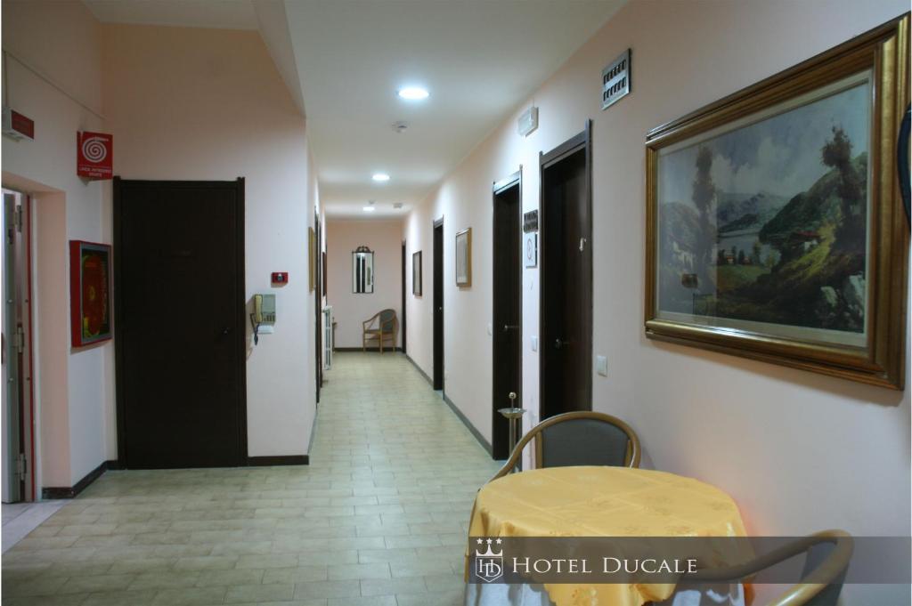 Hotel Ducale Vigevano Kamer foto