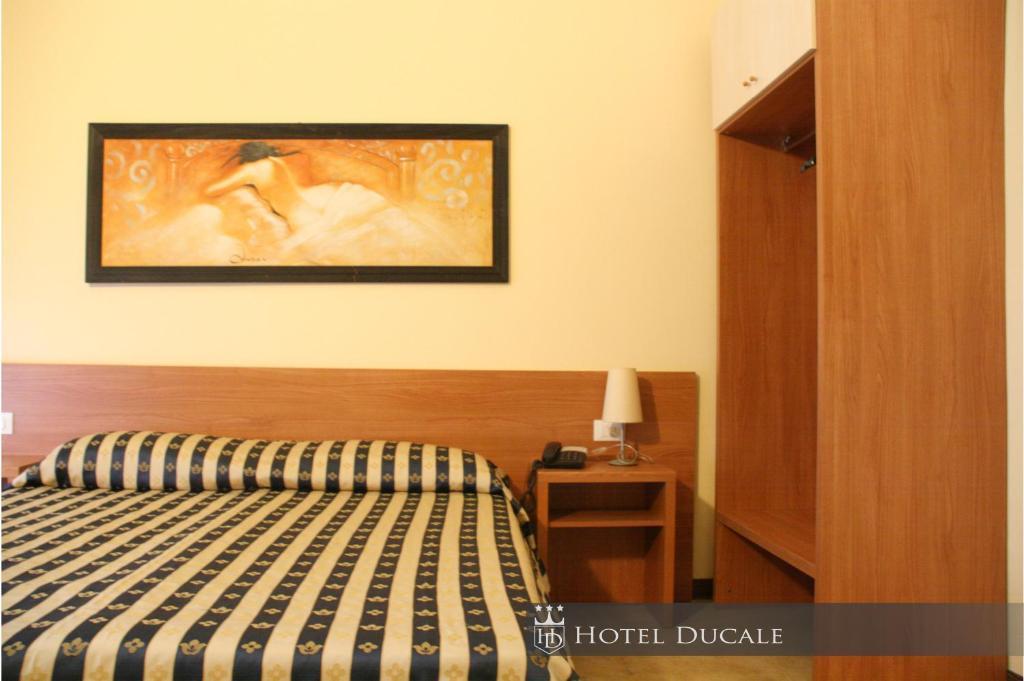 Hotel Ducale Vigevano Kamer foto
