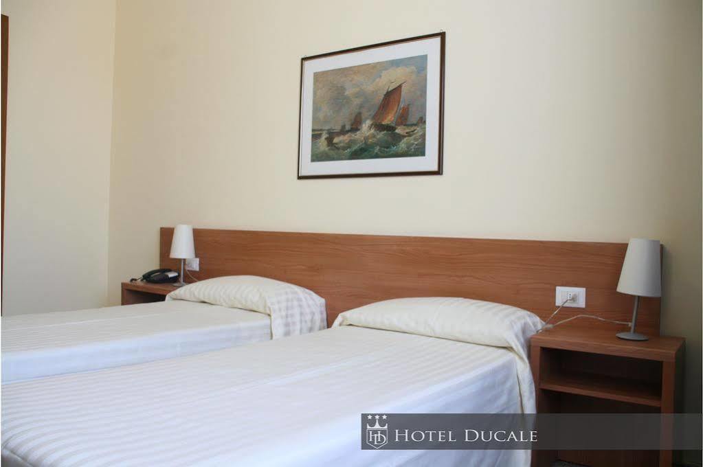 Hotel Ducale Vigevano Buitenkant foto